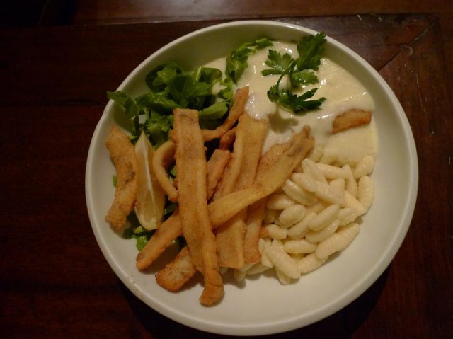 Squid with Salsa Aglio, Rocket and Pasta